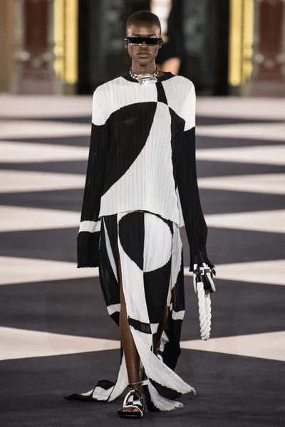 Look 4